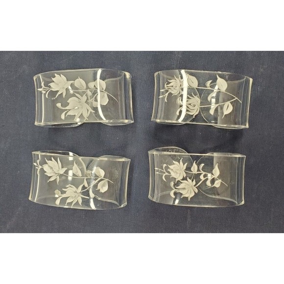 SET OF 4 MCM REVERSE CARVED CLEAR LUCITE NAPKIN RINGS FLORAL VINTAGE - Picture 1 of 5